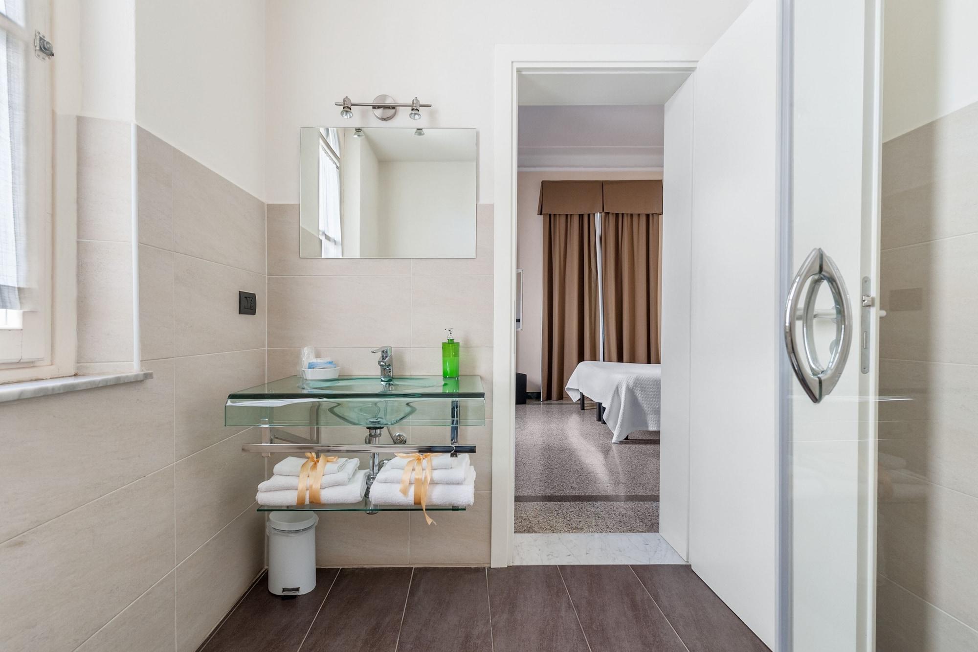 In Elisa & Gentucca Bed and breakfast Lucca